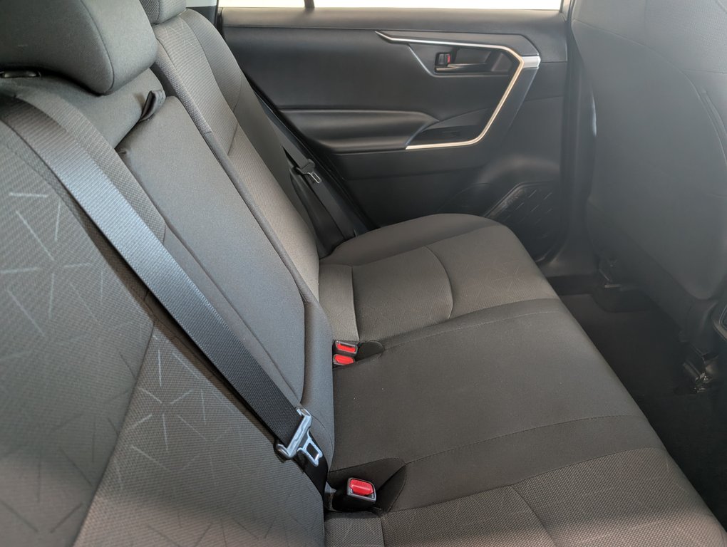 Toyota RAV4 LE AWD, 2024 à Magog, Québec - 7 - w1024h768px