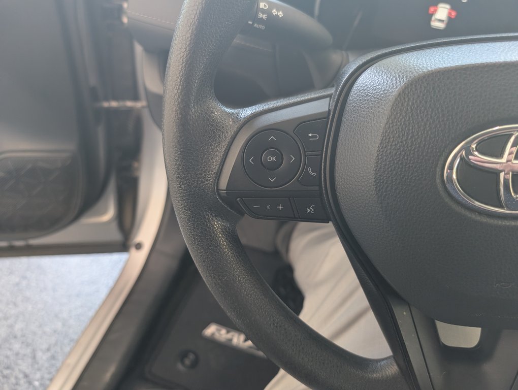 Toyota RAV4 LE AWD, 2024 à Magog, Québec - 17 - w1024h768px