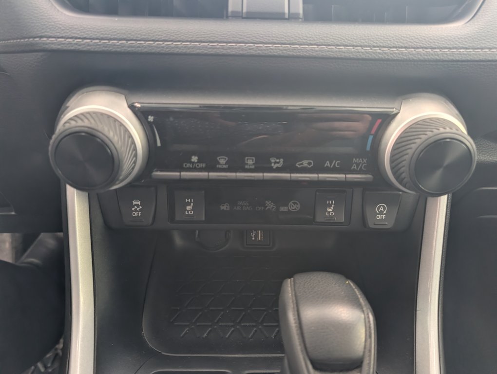 Toyota RAV4 LE AWD, 2024 à Magog, Québec - 16 - w1024h768px