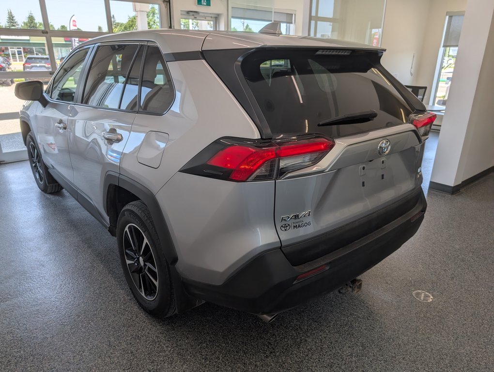 Toyota RAV4 LE AWD, 2024 à Magog, Québec - 4 - w1024h768px
