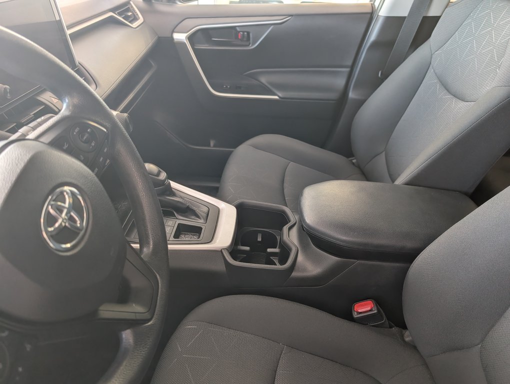 Toyota RAV4 LE AWD, 2024 à Magog, Québec - 11 - w1024h768px