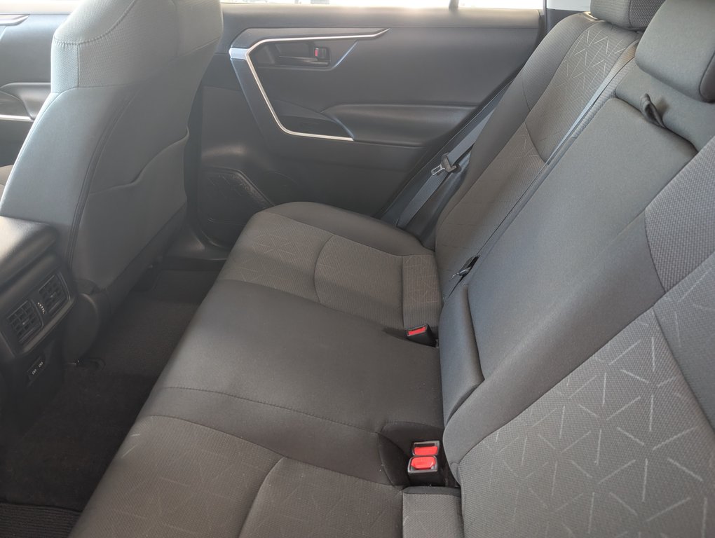 Toyota RAV4 LE AWD, 2024 à Magog, Québec - 10 - w1024h768px