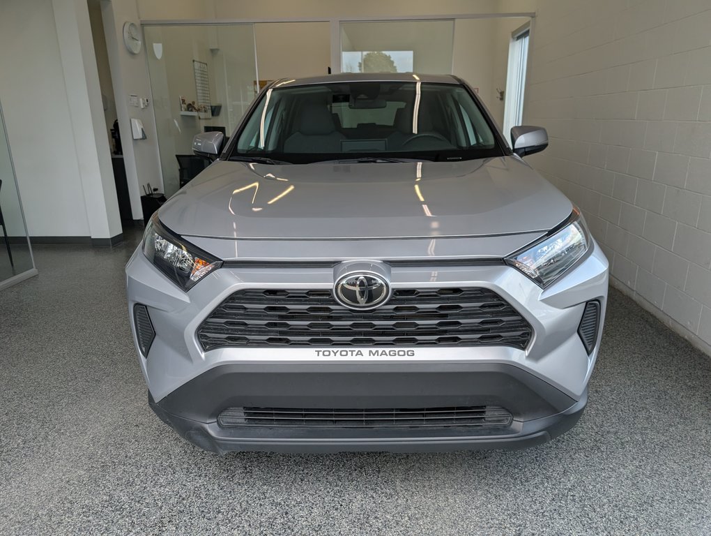 Toyota RAV4 LE AWD, 2024 à Magog, Québec - 2 - w1024h768px