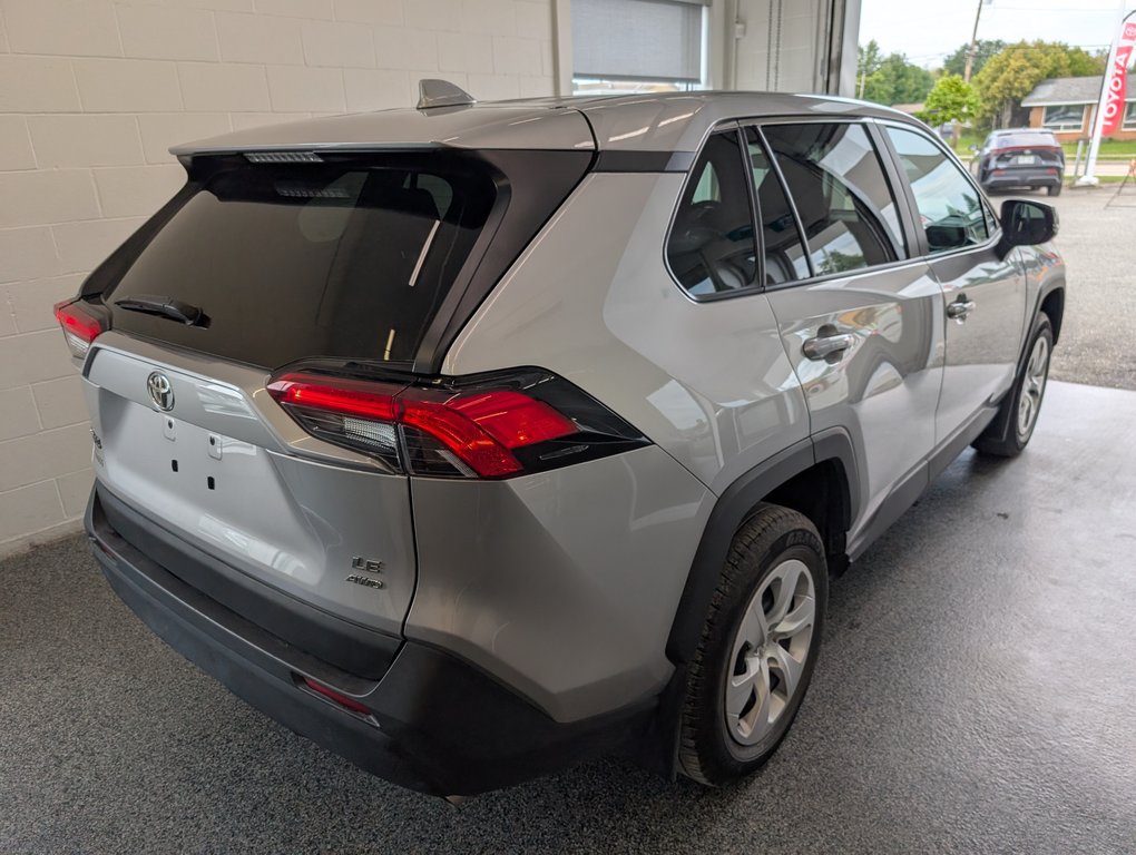 Toyota RAV4 LE AWD, 2024 à Magog, Québec - 5 - w1024h768px