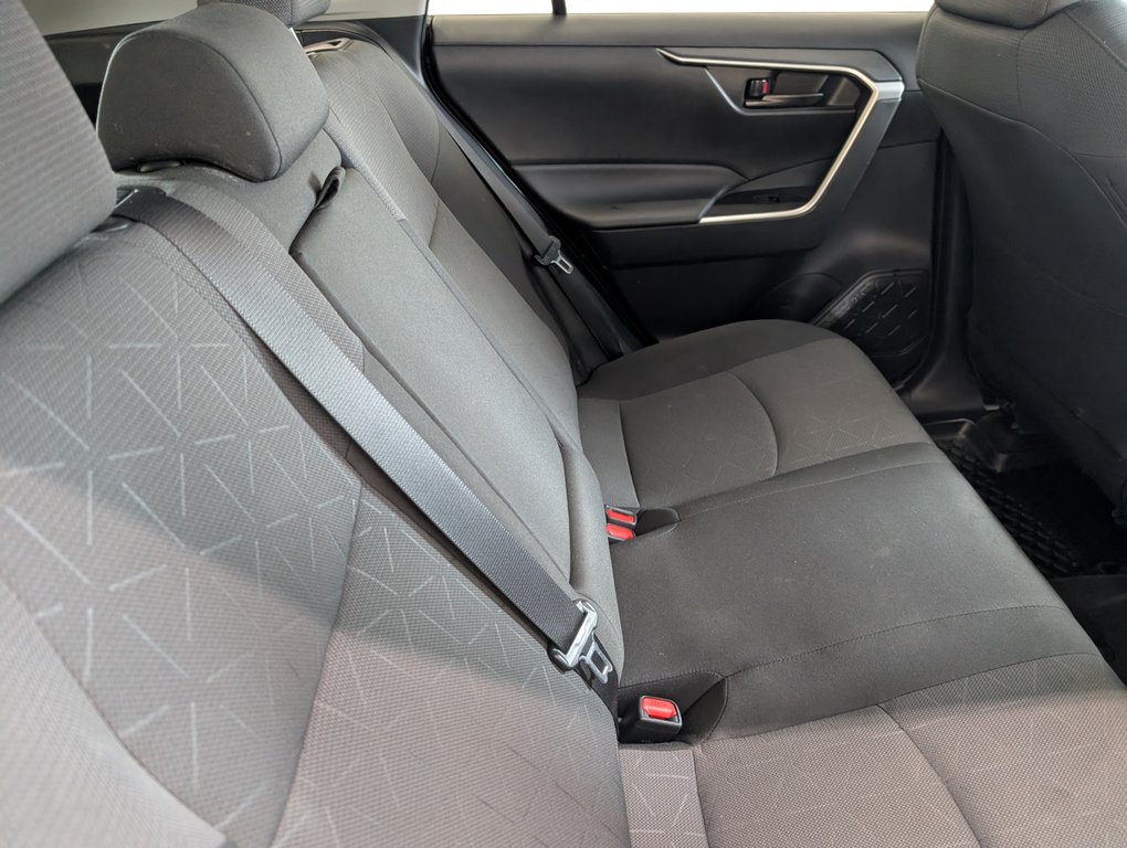 Toyota RAV4 LE AWD, 2024 à Magog, Québec - 7 - w1024h768px