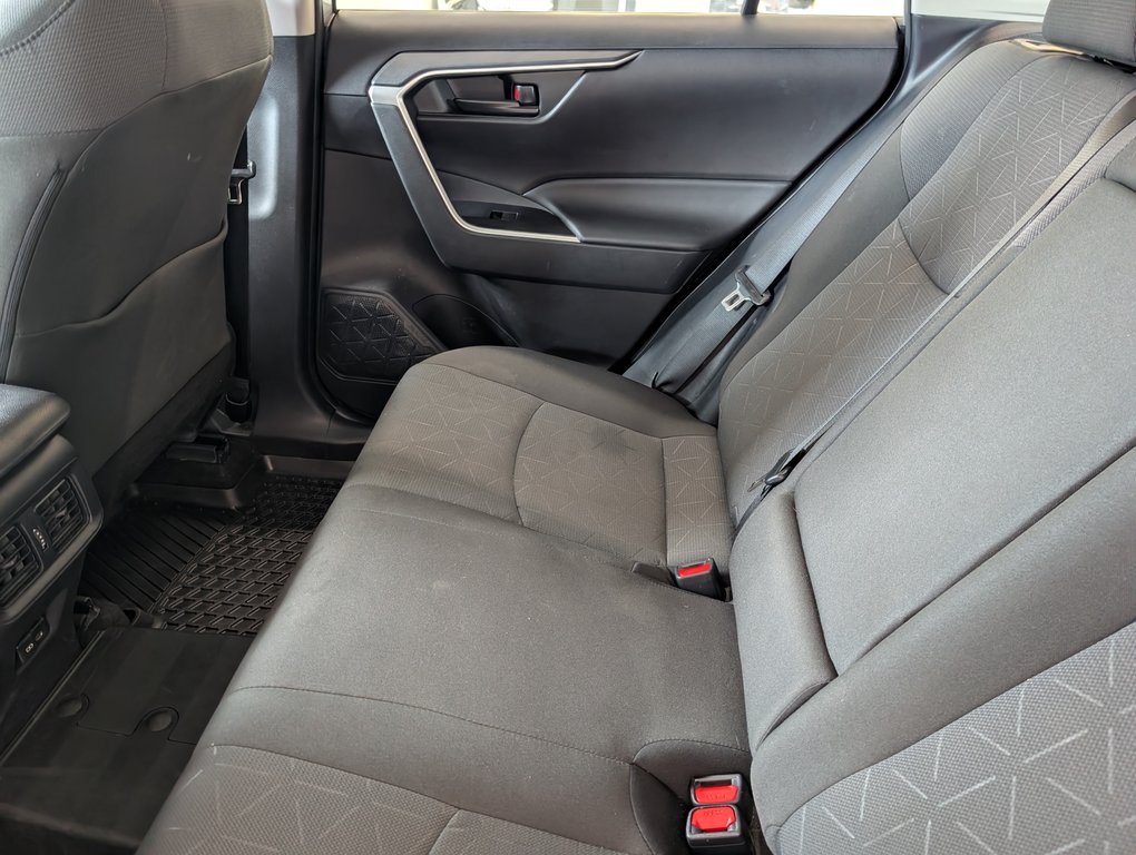 Toyota RAV4 LE AWD, 2024 à Magog, Québec - 10 - w1024h768px