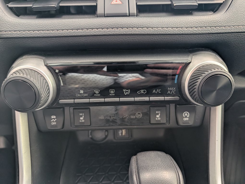 Toyota RAV4 LE AWD, 2024 à Magog, Québec - 16 - w1024h768px