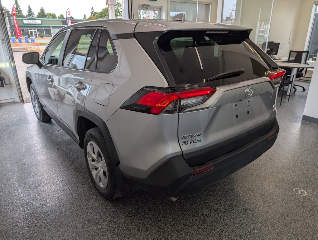 Toyota RAV4 LE AWD, 2024 à Magog, Québec - 4 - w1024h768px