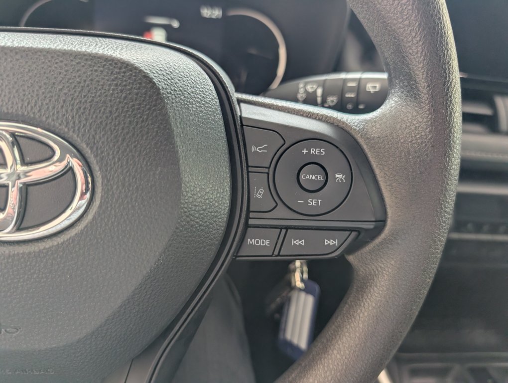 Toyota RAV4 LE AWD, 2024 à Magog, Québec - 18 - w1024h768px