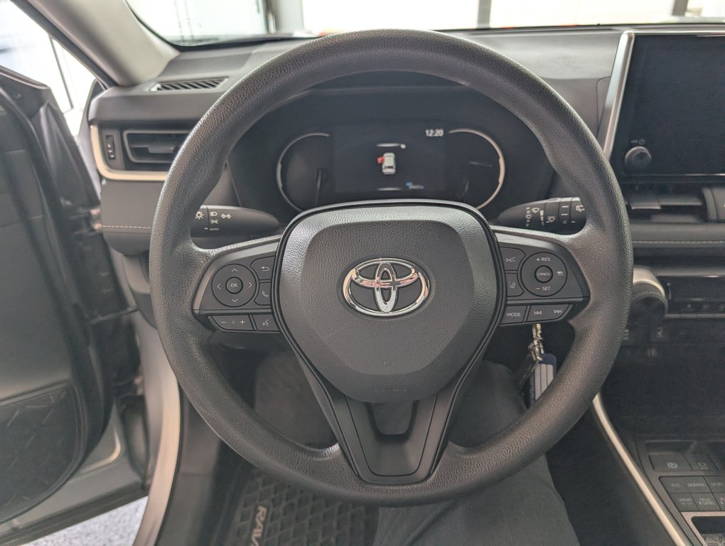 Toyota RAV4 LE AWD, 2024 à Magog, Québec - 14 - w1024h768px