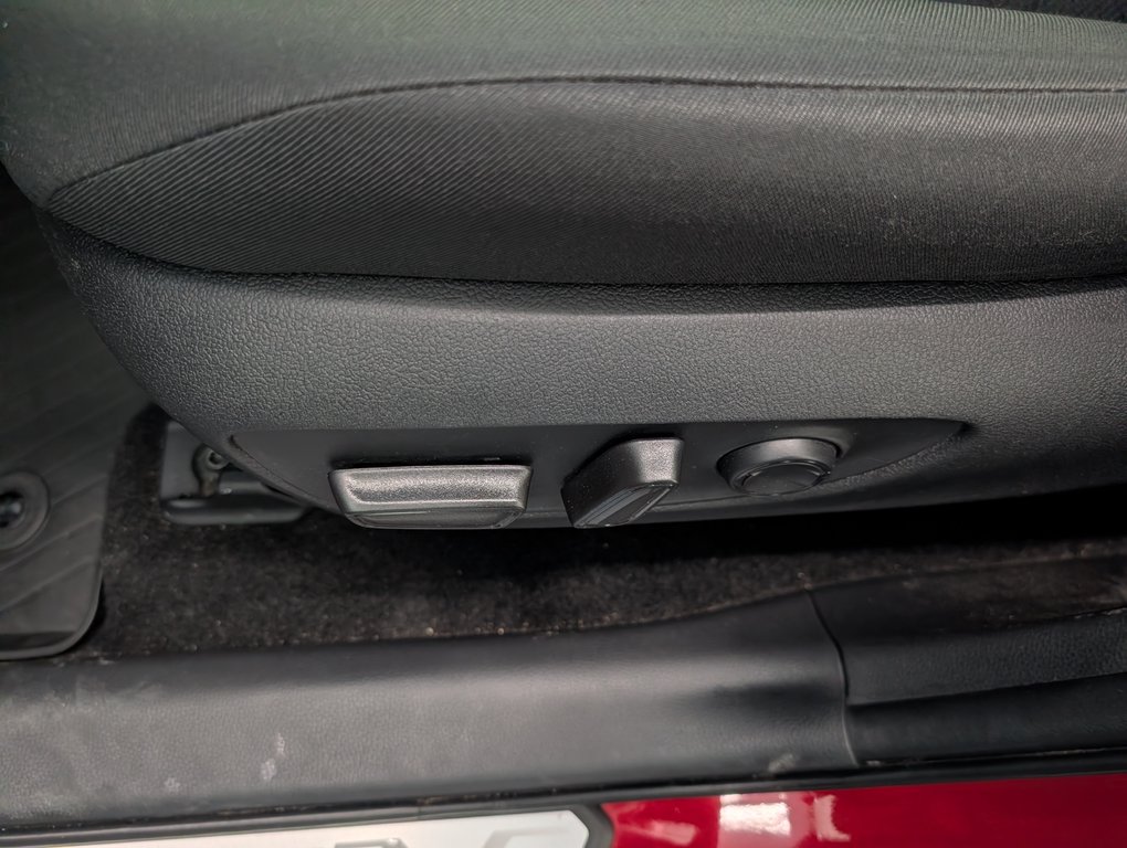 2024 Toyota RAV4 XLE AWD in Magog, Quebec - 13 - w1024h768px