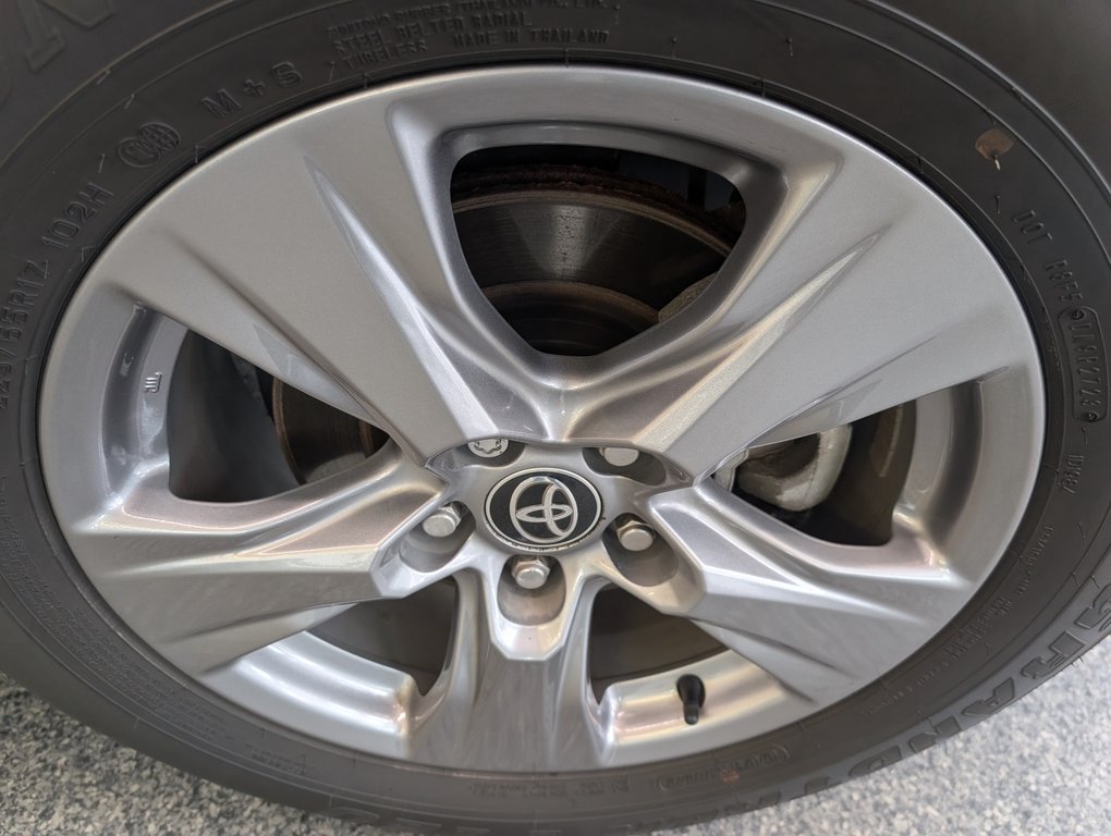 2024 Toyota RAV4 XLE AWD in Magog, Quebec - 24 - w1024h768px