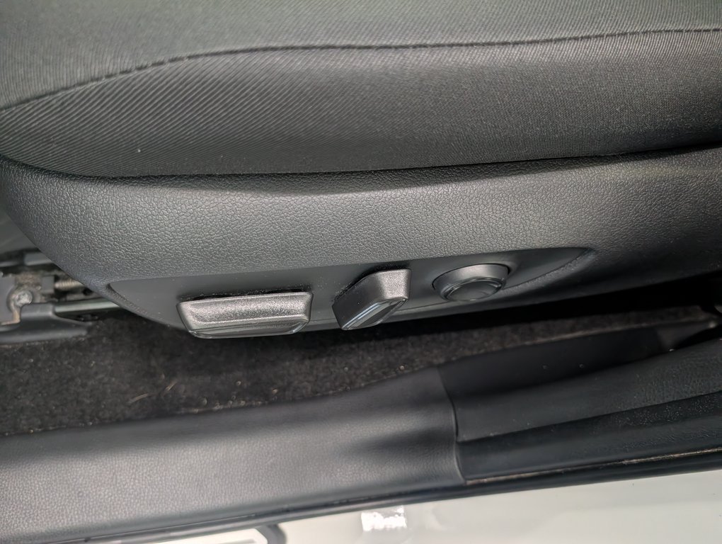 2024 Toyota RAV4 XLE AWD in Magog, Quebec - 13 - w1024h768px
