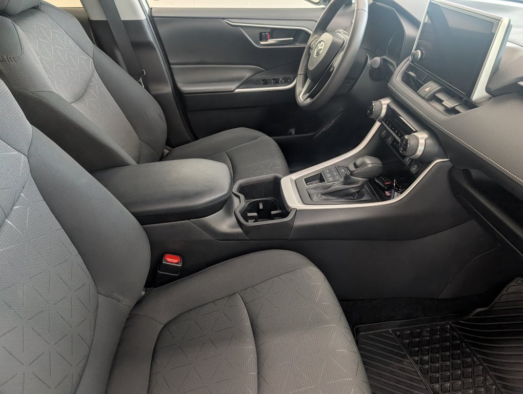 2024 Toyota RAV4 XLE AWD in Magog, Quebec - 8 - w1024h768px