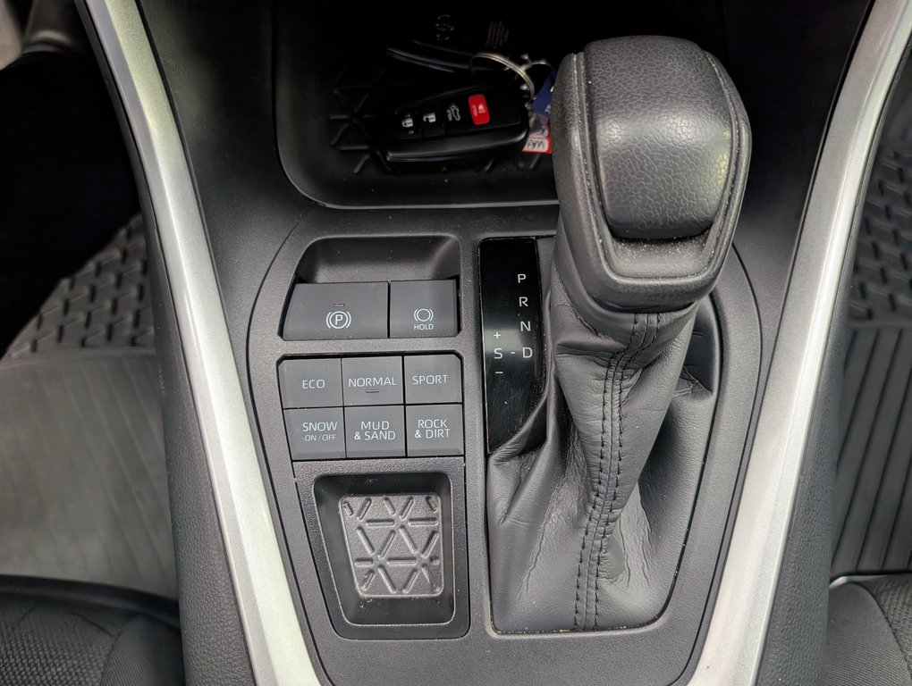 2024 Toyota RAV4 XLE AWD in Magog, Quebec - 16 - w1024h768px