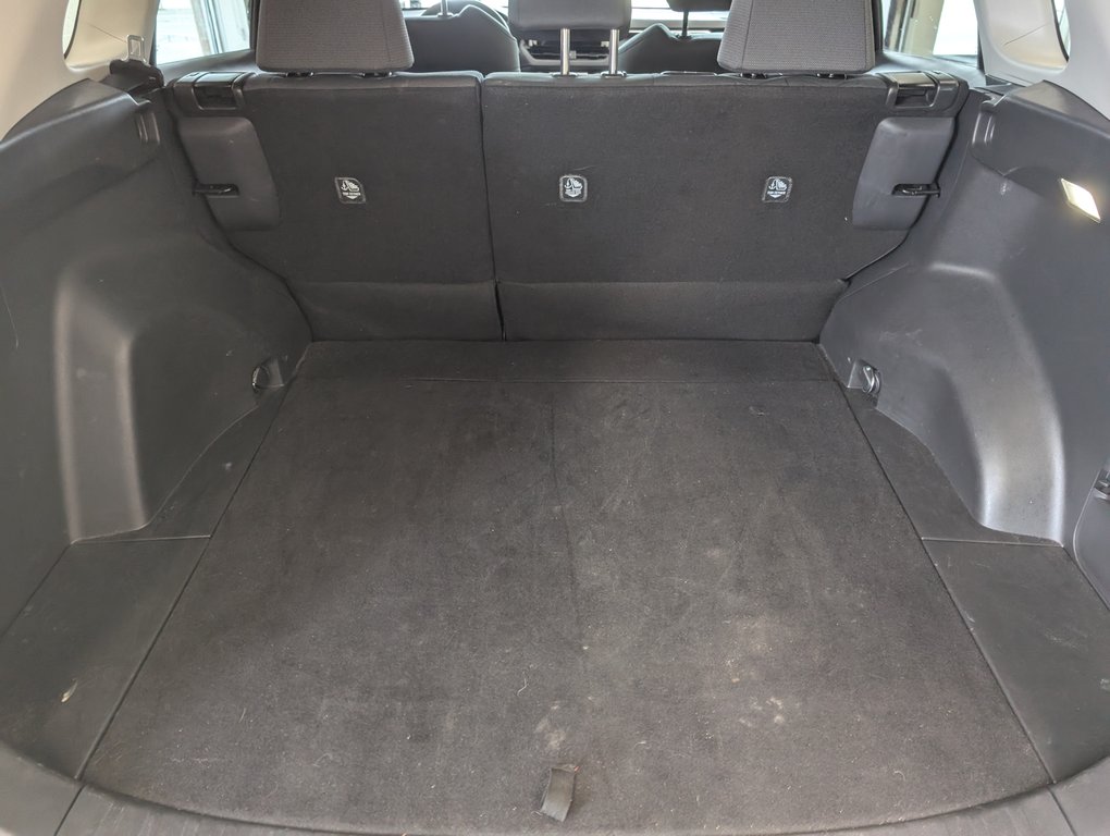 Toyota RAV4 LE AWD 2025 à Magog, Québec - 6 - w1024h768px