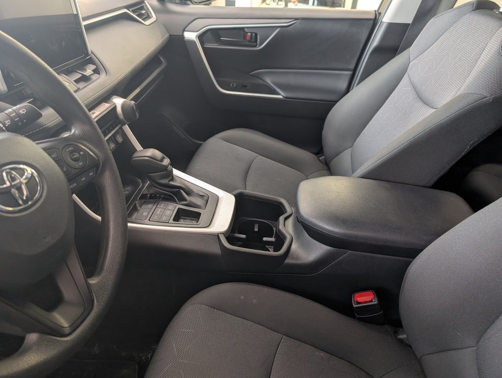 Toyota RAV4 LE AWD 2025 à Magog, Québec - 11 - w1024h768px