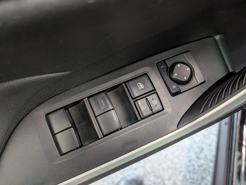 Toyota RAV4 LE AWD 2025 à Magog, Québec - 13 - w1024h768px