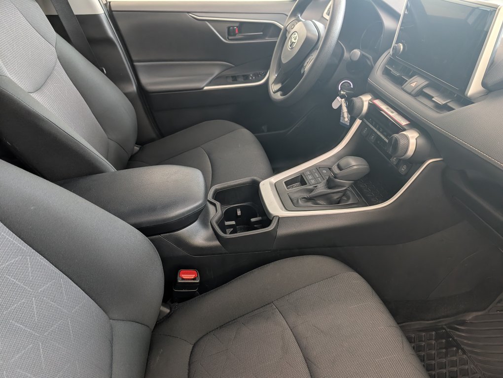 Toyota RAV4 LE AWD 2025 à Magog, Québec - 8 - w1024h768px