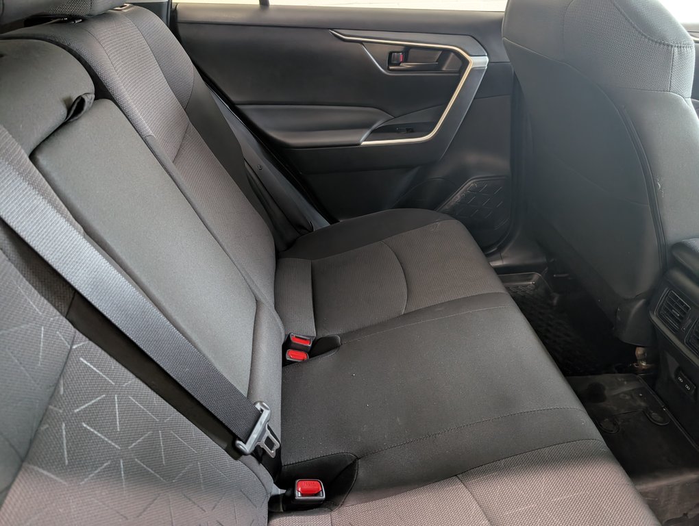 Toyota RAV4 LE AWD 2025 à Magog, Québec - 7 - w1024h768px