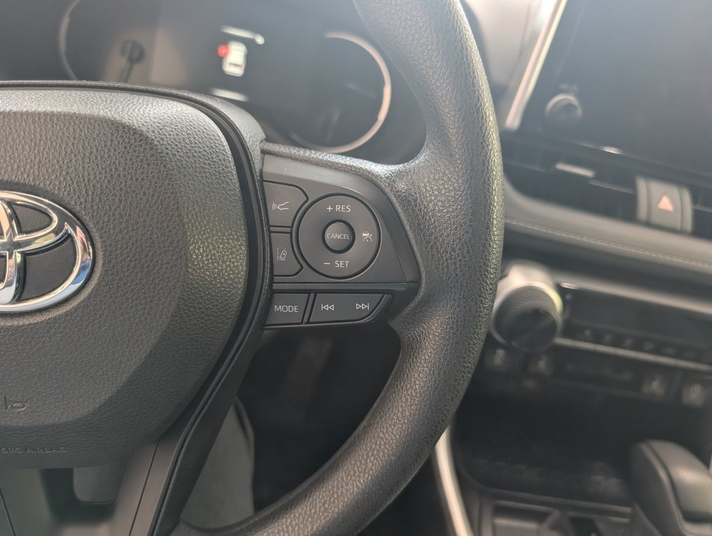 2025 Toyota RAV4 LE AWD in Magog, Quebec - 18 - w1024h768px