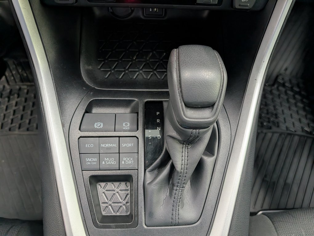 2025 Toyota RAV4 LE AWD in Magog, Quebec - 15 - w1024h768px