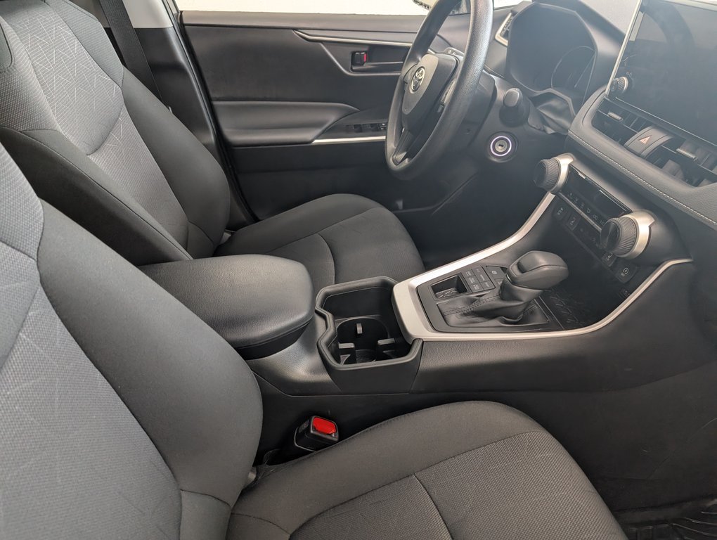 2025 Toyota RAV4 LE AWD in Magog, Quebec - 8 - w1024h768px