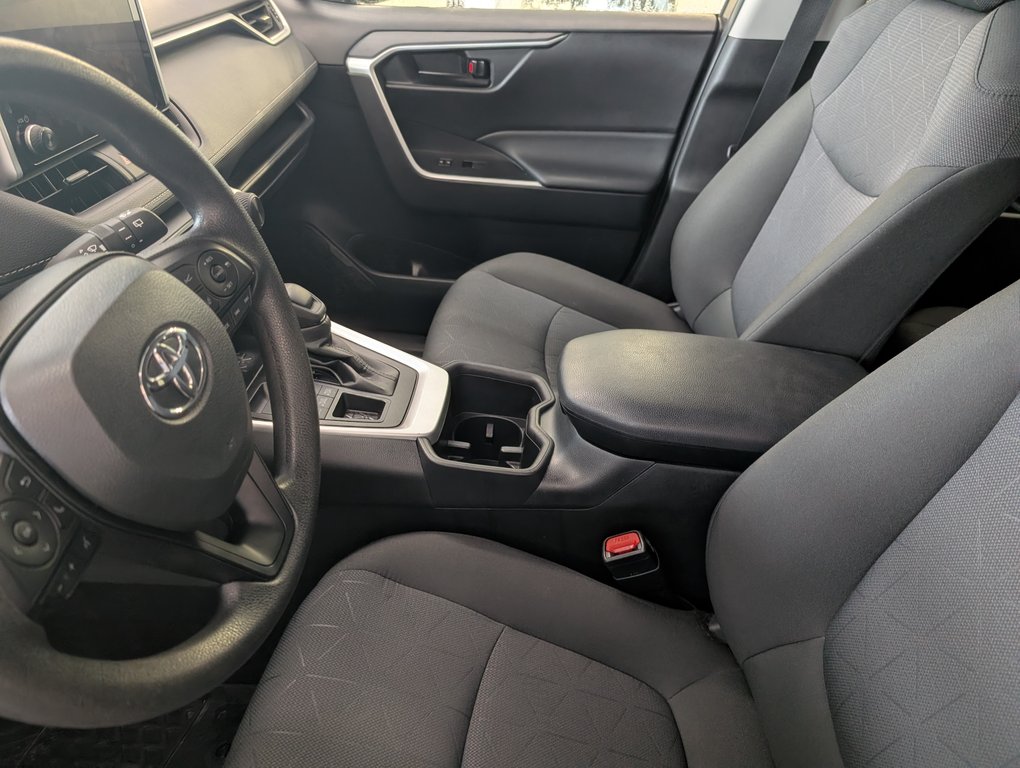 2025 Toyota RAV4 LE AWD in Magog, Quebec - 11 - w1024h768px