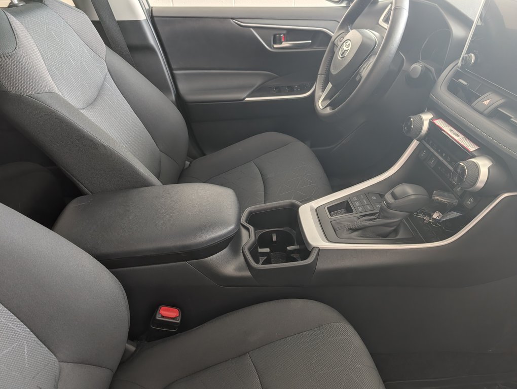Toyota RAV4 XLE AWD 2025 à Magog, Québec - 8 - w1024h768px