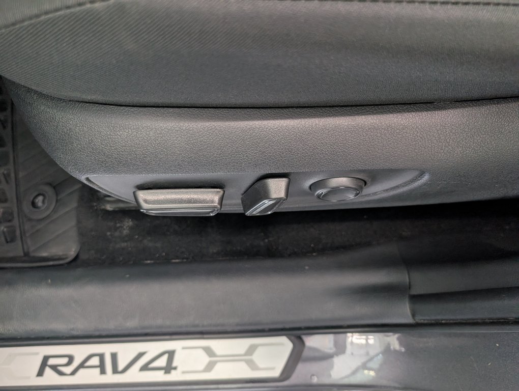 Toyota RAV4 XLE AWD 2025 à Magog, Québec - 13 - w1024h768px