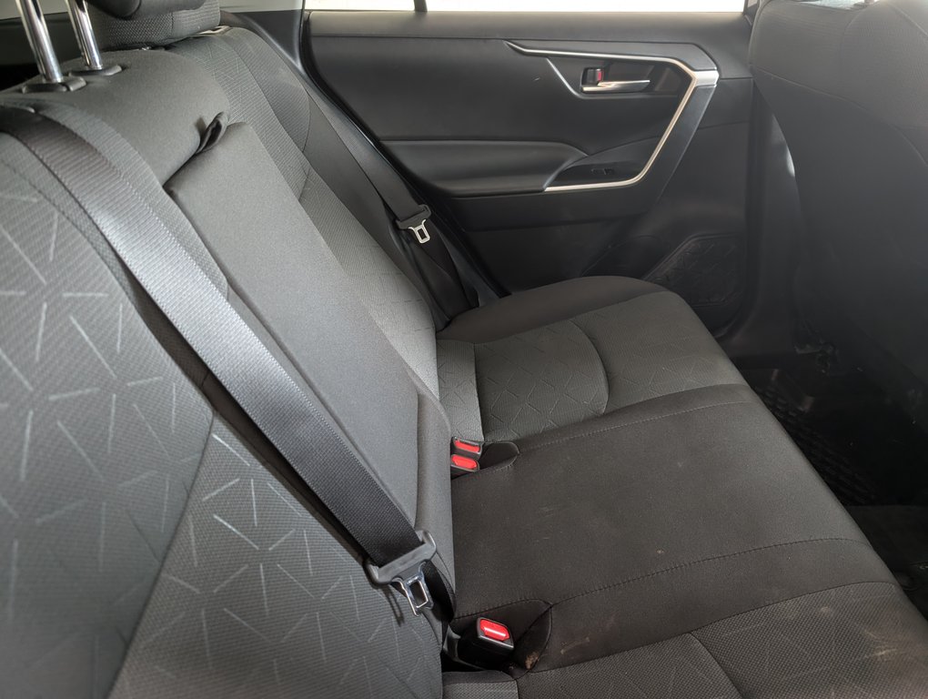 Toyota RAV4 XLE AWD 2025 à Magog, Québec - 7 - w1024h768px