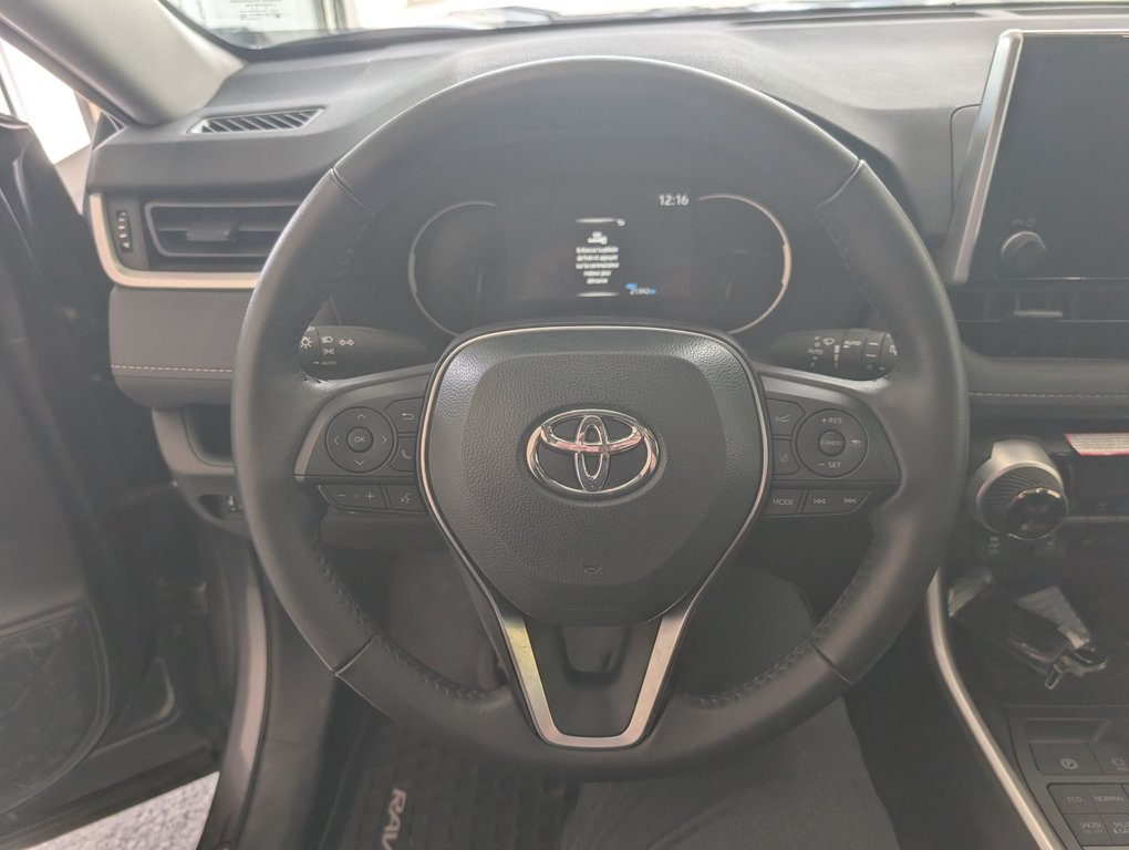 Toyota RAV4 XLE AWD 2025 à Magog, Québec - 15 - w1024h768px