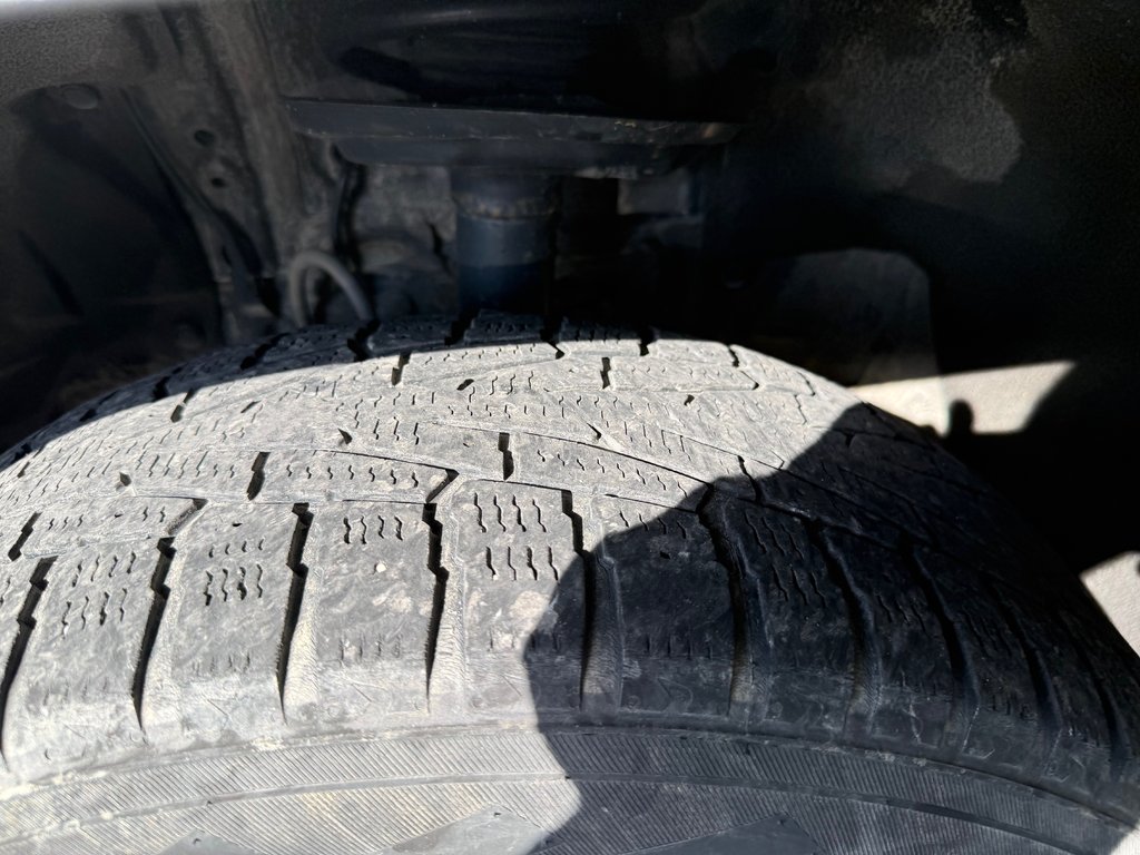 2025 Toyota RAV4 XLE AWD in Magog, Quebec - 21 - w1024h768px