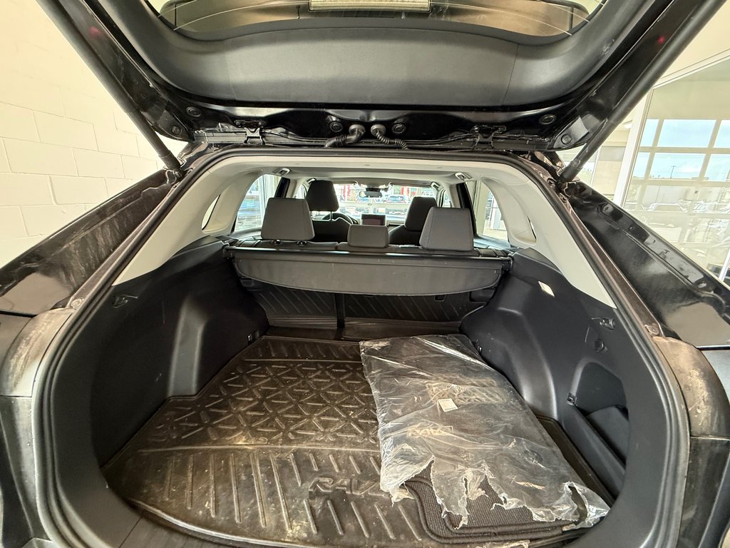 2025 Toyota RAV4 XLE AWD in Magog, Quebec - 9 - w1024h768px