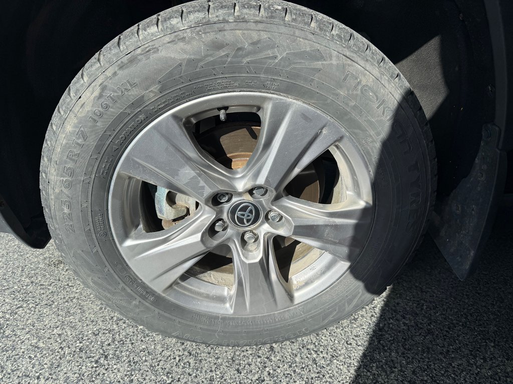 2025 Toyota RAV4 XLE AWD in Magog, Quebec - 20 - w1024h768px