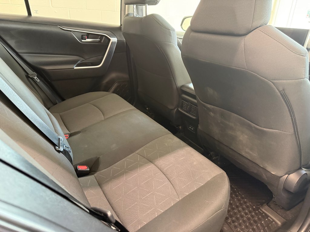2025 Toyota RAV4 XLE AWD in Magog, Quebec - 8 - w1024h768px