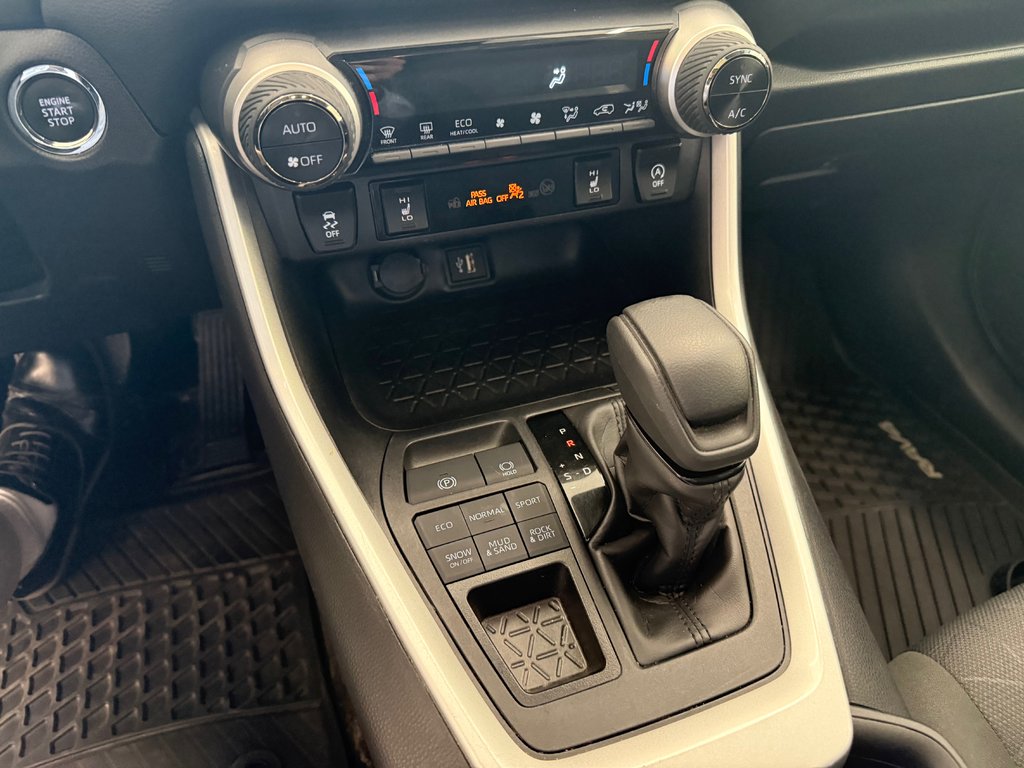 2025 Toyota RAV4 XLE AWD in Magog, Quebec - 17 - w1024h768px