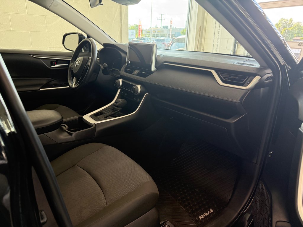 2025 Toyota RAV4 XLE AWD in Magog, Quebec - 7 - w1024h768px