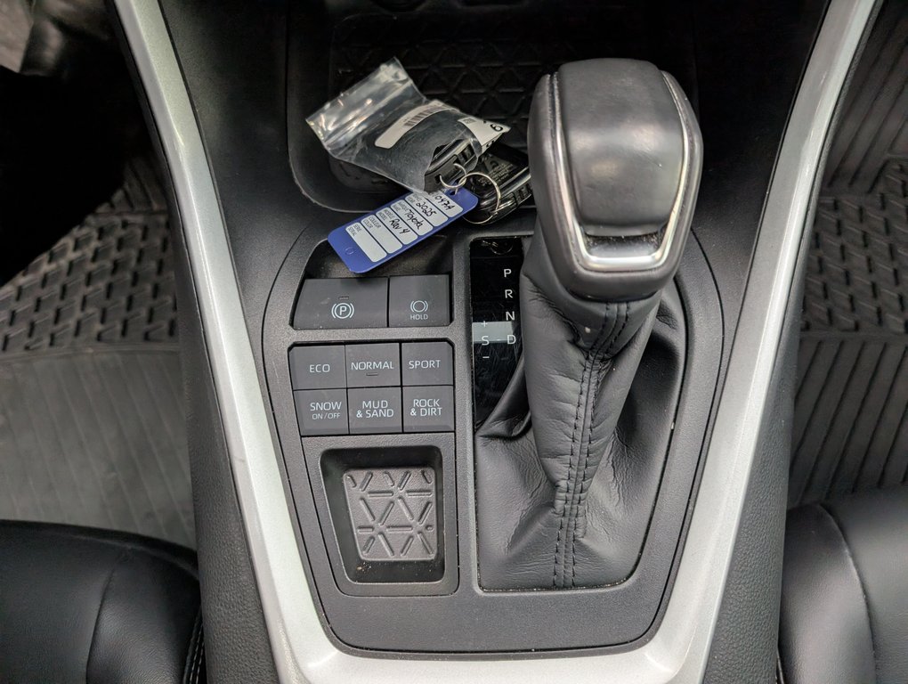 2025 Toyota RAV4 XLE AWD, in Magog, Quebec - 16 - w1024h768px