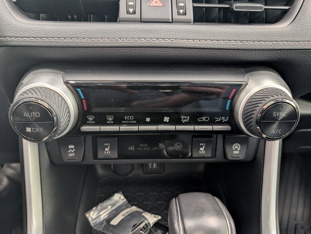2025 Toyota RAV4 XLE AWD, in Magog, Quebec - 17 - w1024h768px