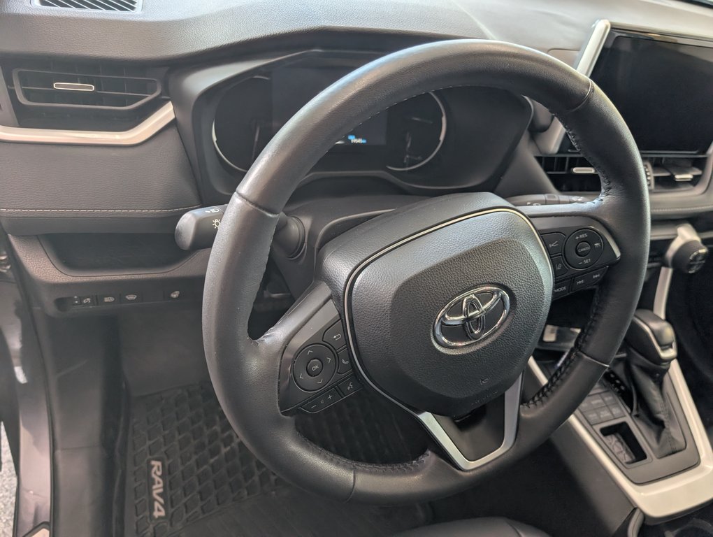 2025 Toyota RAV4 XLE AWD, in Magog, Quebec - 12 - w1024h768px
