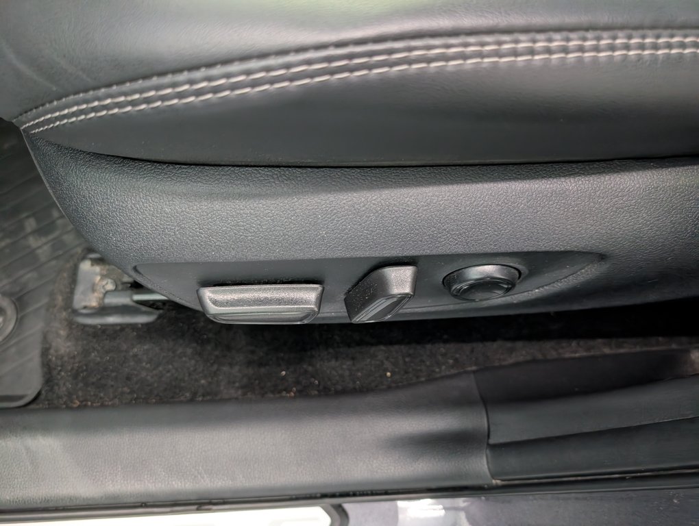 2025 Toyota RAV4 XLE AWD, in Magog, Quebec - 13 - w1024h768px