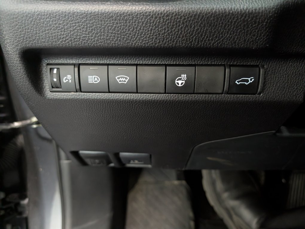 2025 Toyota RAV4 XLE AWD, in Magog, Quebec - 22 - w1024h768px