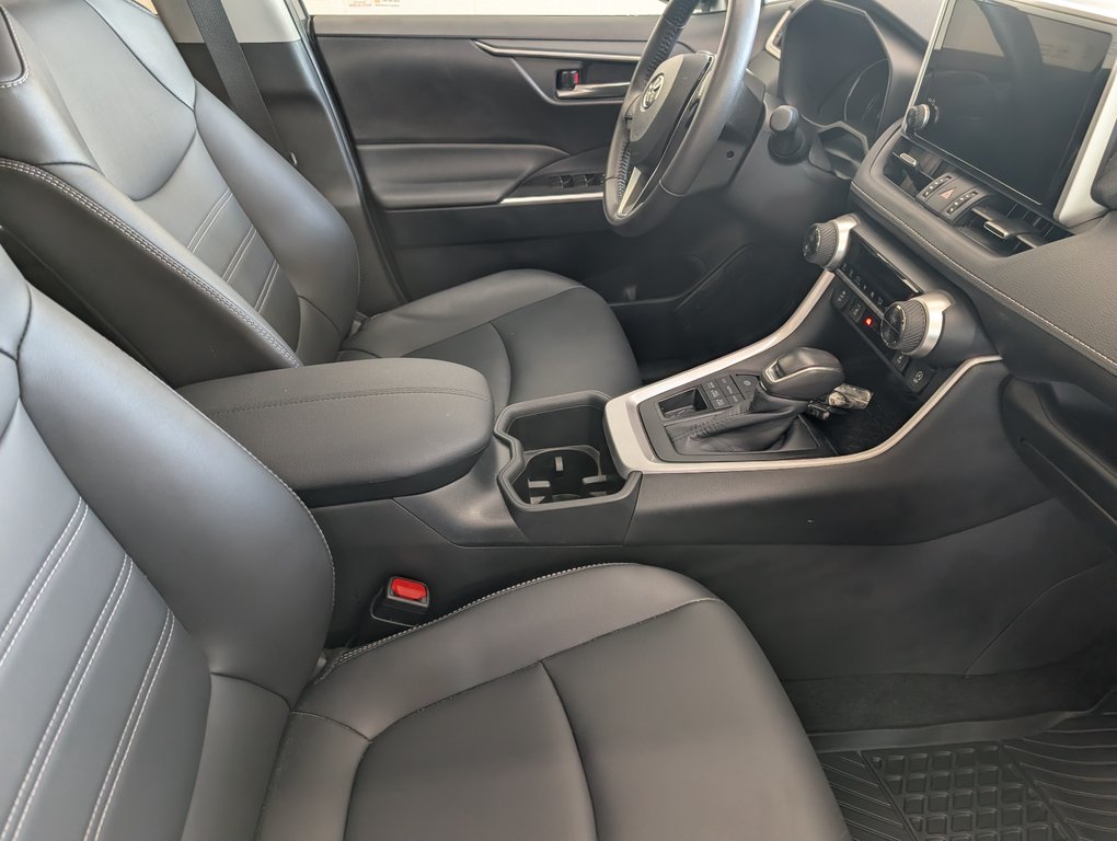2025 Toyota RAV4 XLE AWD, in Magog, Quebec - 8 - w1024h768px