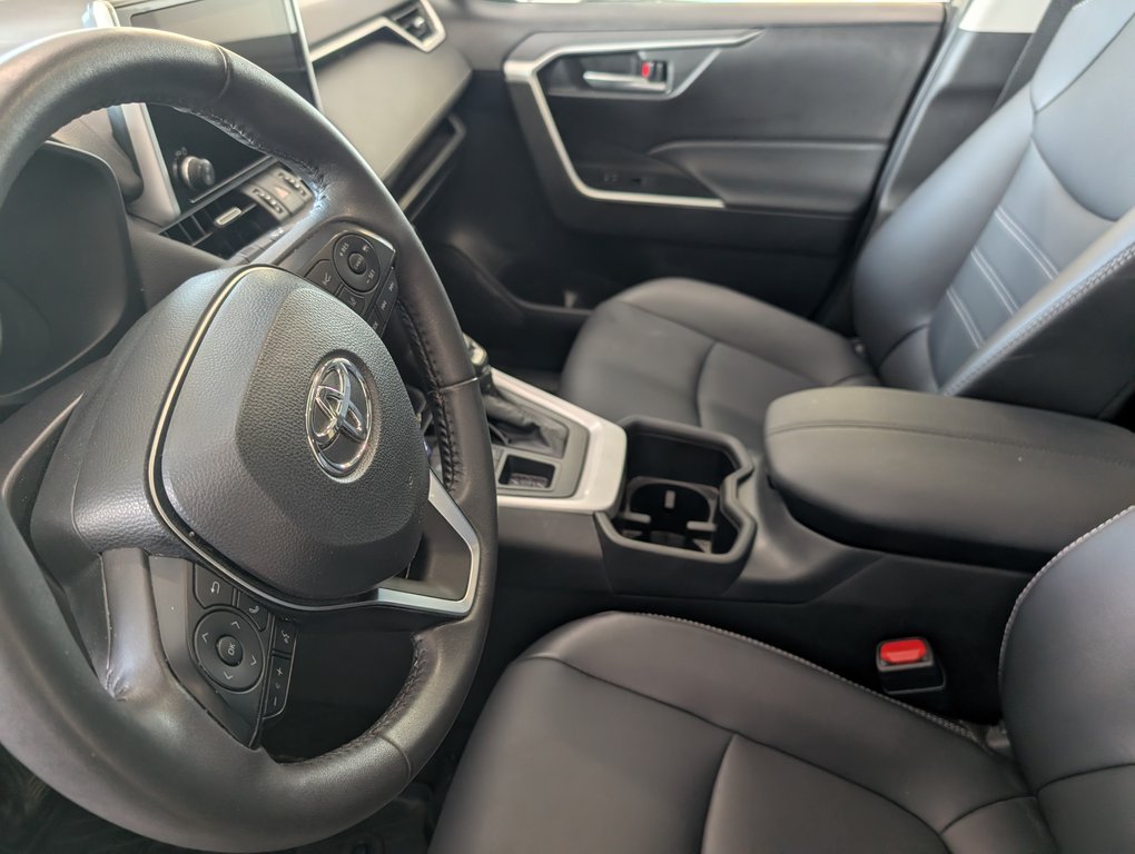 2025 Toyota RAV4 XLE AWD, in Magog, Quebec - 11 - w1024h768px