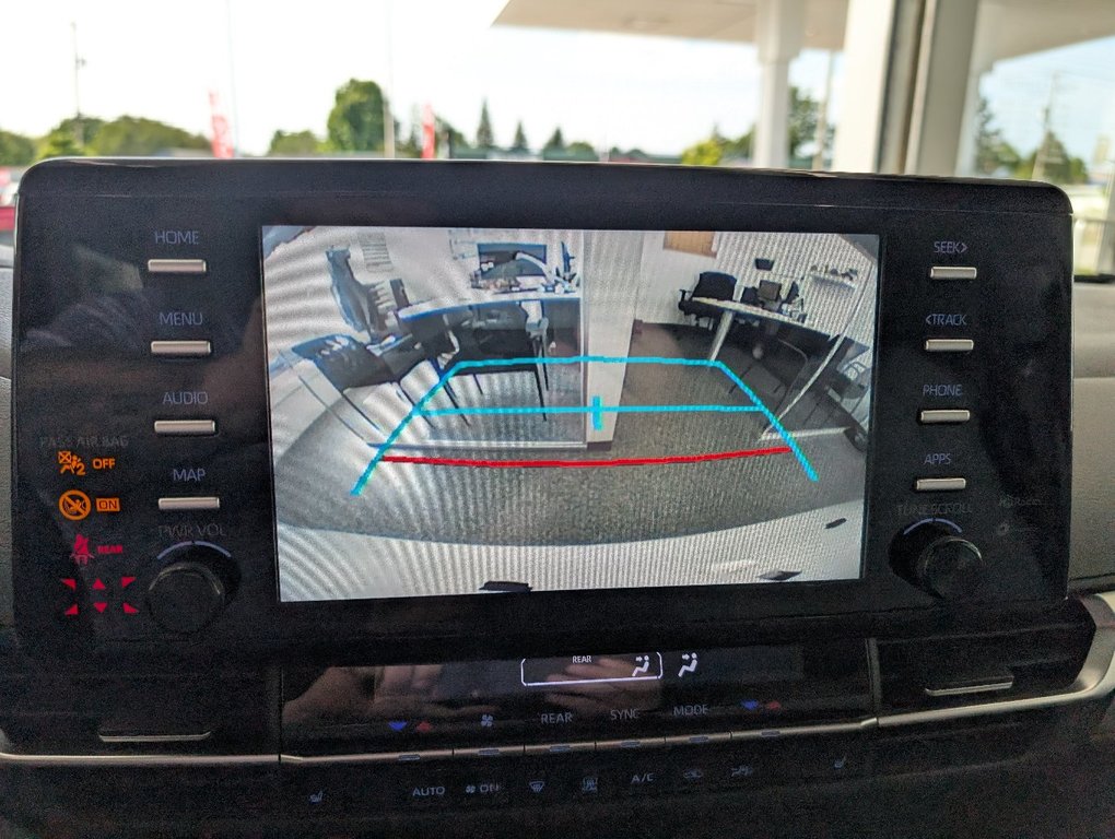 2021 Toyota Sienna Hybrid LE AWD in Magog, Quebec - 19 - w1024h768px