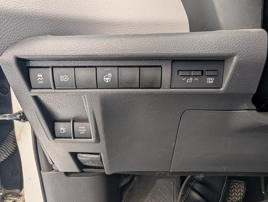 2021 Toyota Sienna Hybrid LE AWD in Magog, Quebec - 22 - w1024h768px