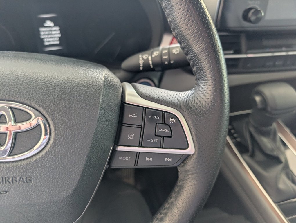 2021 Toyota Sienna Hybrid LE AWD in Magog, Quebec - 21 - w1024h768px