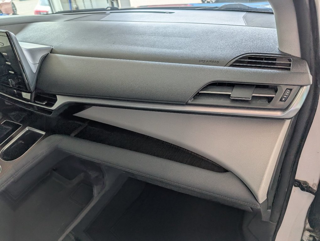 2021 Toyota Sienna Hybrid LE AWD in Magog, Quebec - 10 - w1024h768px