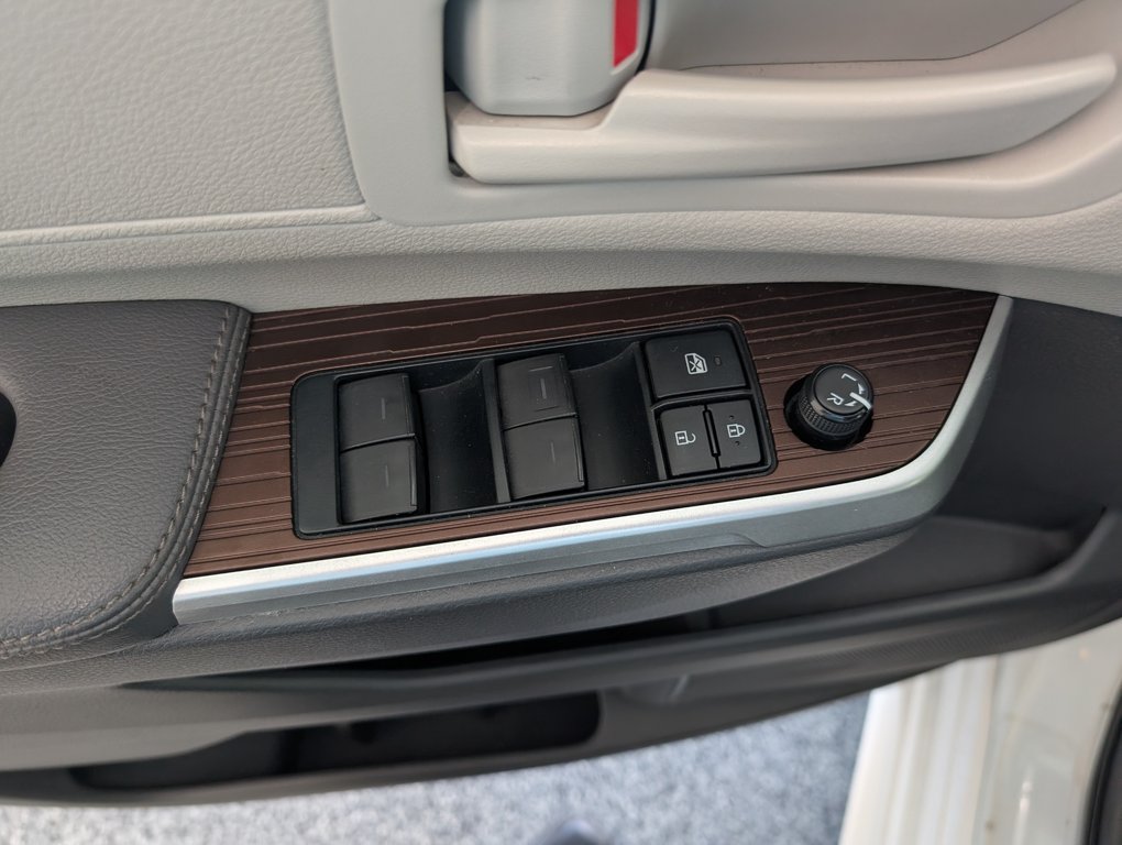 2021 Toyota Sienna Hybrid LE AWD, 8 PASSAGERS, in Magog, Quebec - 15 - w1024h768px